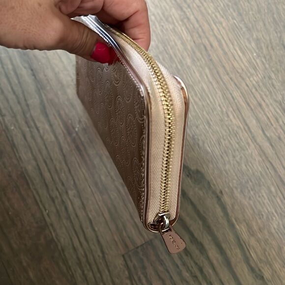 *Michael Kors* Monogram Gold Mirror Patent Large Wallet - Picture 5 of 10